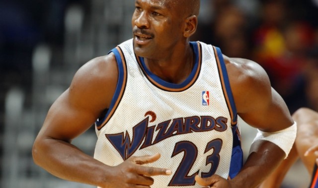 乐鱼官方网站-卢：奇才时期的乔丹靠一条腿场均21分 40岁的他还会提前训练