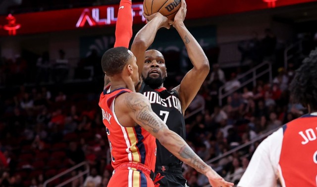 乐鱼网页版-NBA重大漏判！漏吹火箭关键时刻发球违例：杜兰特接球制胜一击