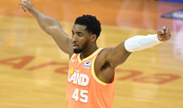 你是真滴强！米切尔凭一己之力带队取胜 全场怒轰45分4板4助