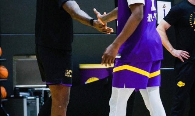 乐鱼网官网-湖人备战季后赛！詹皇加练三种武器，布朗尼扮华子