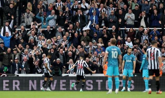 乐鱼体育官网-21分钟丢5个躺平开摆，让四？摊牌的热刺直接白送！