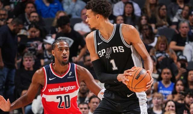 乐鱼官方网站-超越奥尼尔！文班亚马轰50分+8记三分创神迹